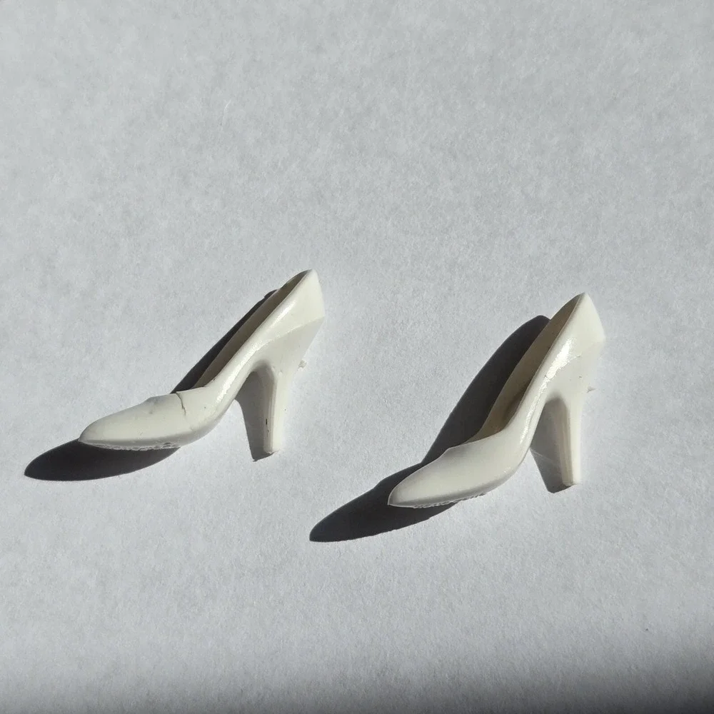 Vintage Barbie White BONE ECRU Closed Toe Heels Pumps Shoes 1960s Hong Kong